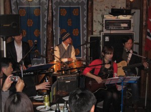 OTIS! クリスマスライブにて OTIS! クリスマスライブにて